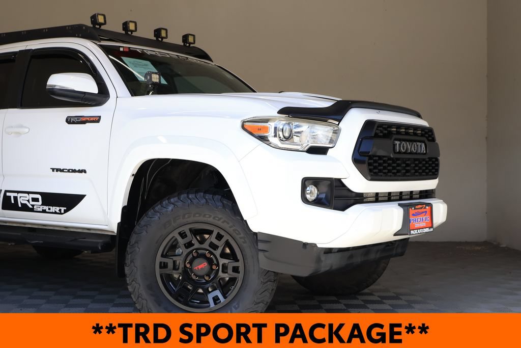 Used 2016 Toyota Tacoma TRD Sport AWD/4WD image 3