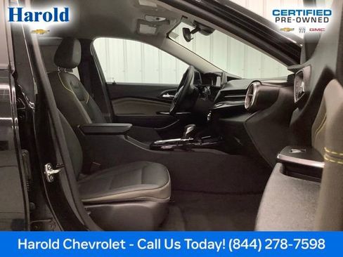 Certified 2025 Chevrolet Trax ACTIV FWD image 11