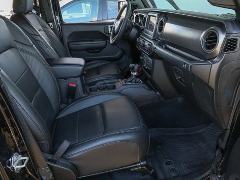 Used 2023 Jeep Gladiator Willys image 32