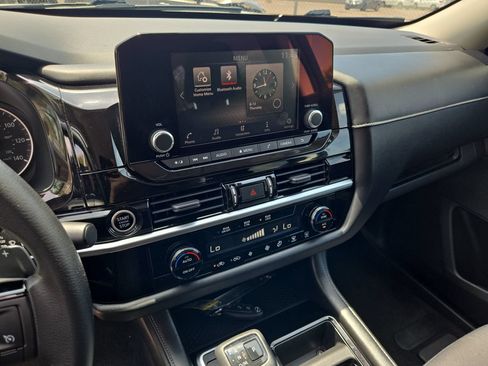 Used 2022 Nissan Pathfinder S FWD image 13
