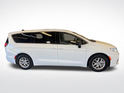 Used 2024 Chrysler Pacifica Touring-L