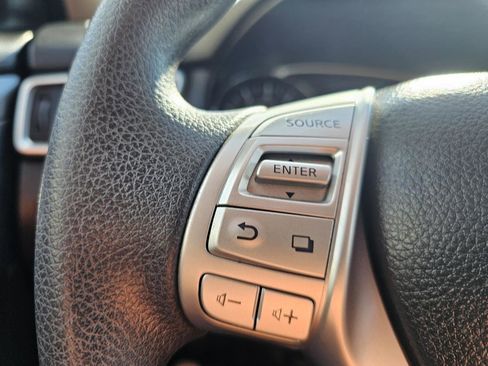 Used 2014 Nissan Rogue S image 9