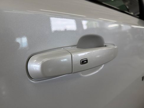 Used 2023 Chevrolet Traverse RS AWD/4WD image 34