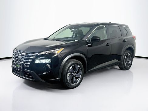 Used 2025 Nissan Rogue SV FWD image 3