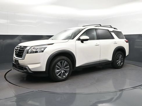 Used 2022 Nissan Pathfinder SV FWD image 3
