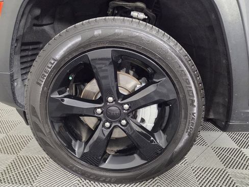 Used 2024 Jeep Grand Cherokee Limited w/ Black Appearance Package RWD image 7