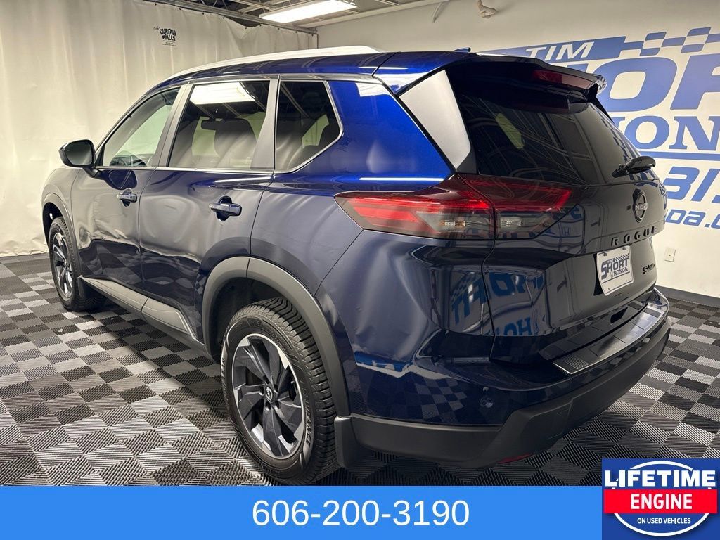 Used 2024 Nissan Rogue SV w/ SV Premium Package AWD/4WD image 11