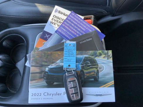 Used 2022 Chrysler Pacifica Touring-L image 66