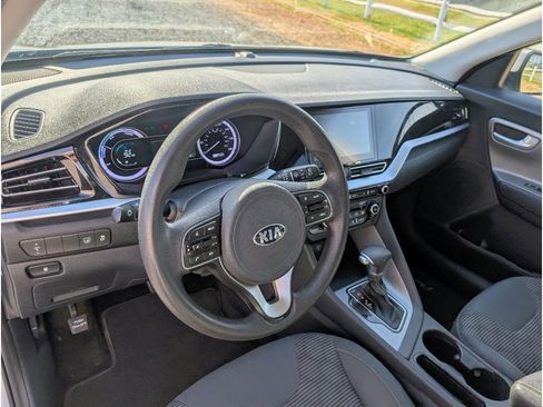 Used 2020 Kia Niro LX image 17