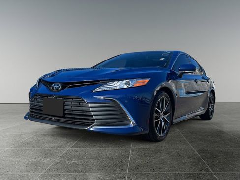 Used 2023 Toyota Camry XLE w/ Navigation Package FWD image 3