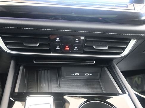 Certified 2025 Volkswagen Atlas SEL image 31