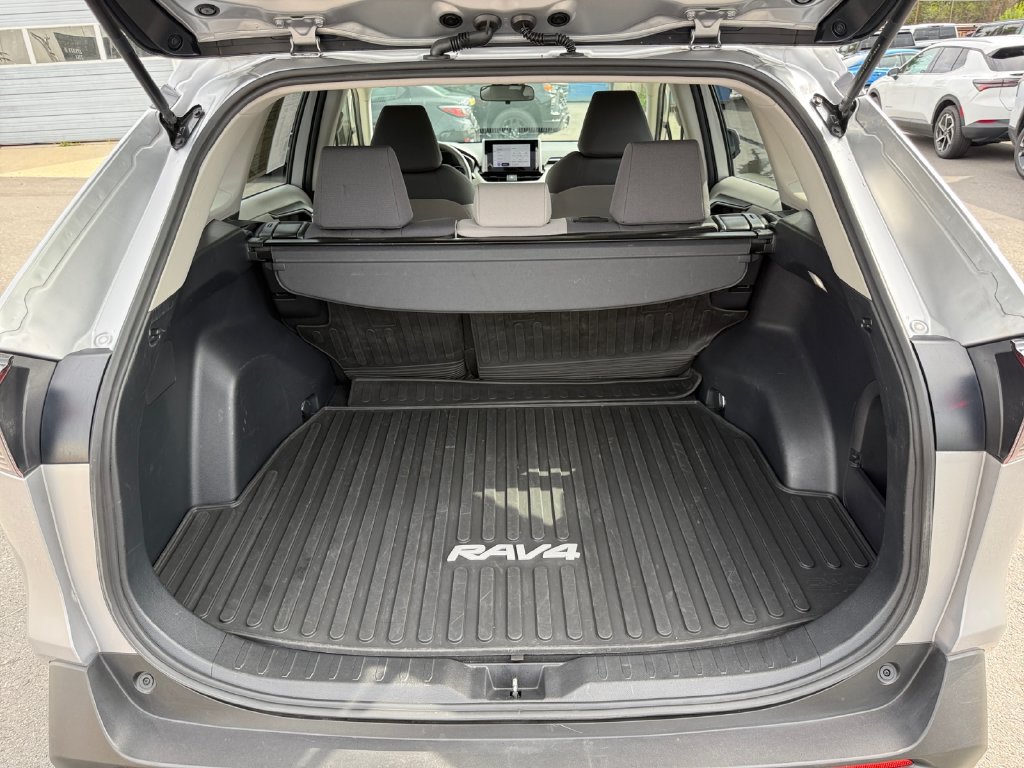Used 2025 Toyota RAV4 XLE AWD/4WD image 23