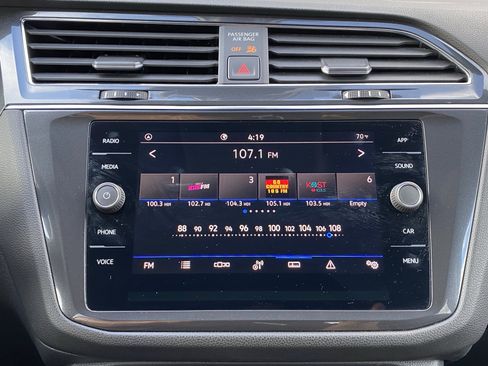 Certified 2023 Volkswagen Tiguan SE FWD image 3