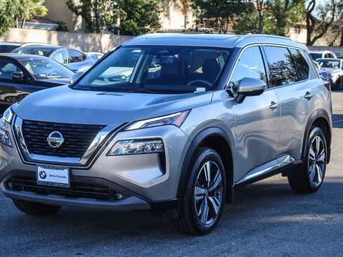 Used 2021 Nissan Rogue SL w/ Premium Package image 3