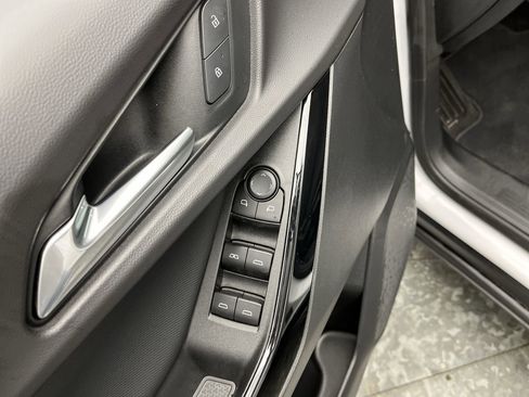 Certified 2025 Chevrolet Equinox LT image 9