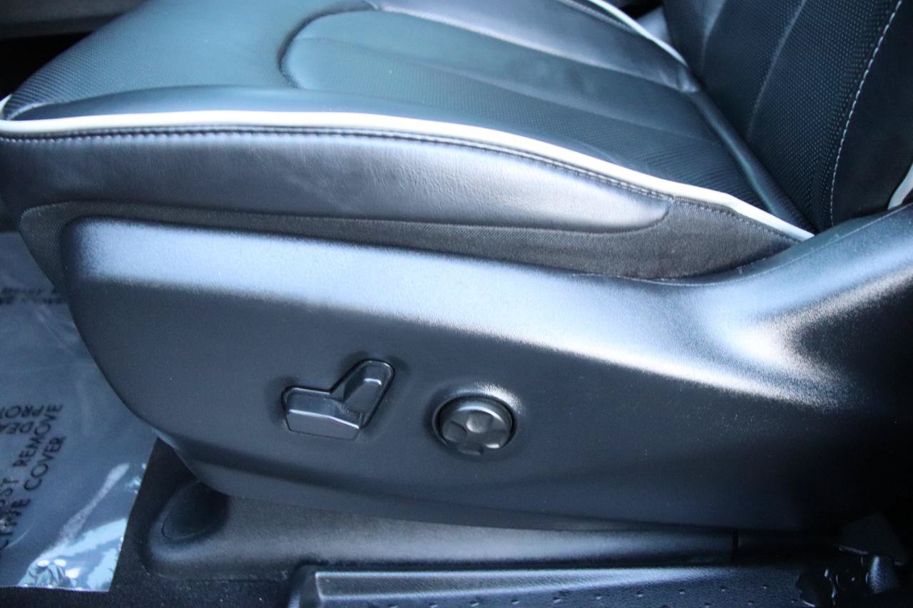 Used 2025 Chrysler Pacifica Limited FWD image 52
