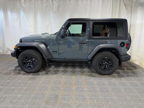Used 2025 Jeep Wrangler Sport AWD/4WD image 5