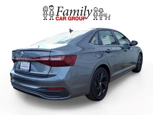 Used 2025 Volkswagen Jetta SE w/ Sunroof Package FWD image 4