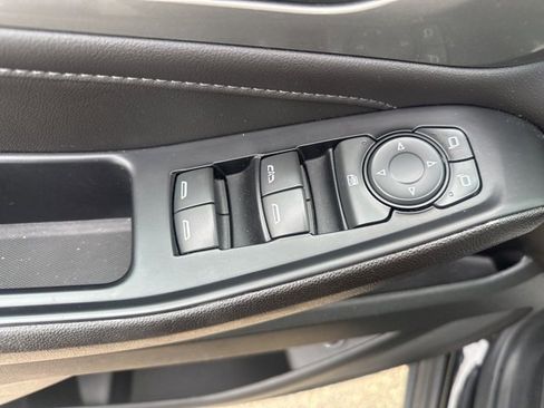 Used 2023 Chevrolet Traverse LT image 10