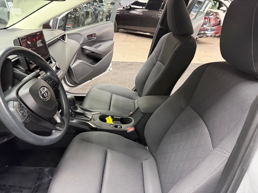 Used 2024 Toyota Corolla LE FWD image 32