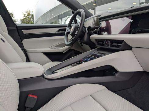 New 2025 Porsche Macan 4S Electric image 27