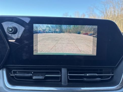 Used 2025 Chevrolet Trax LT w/ LT Convenience Package image 29