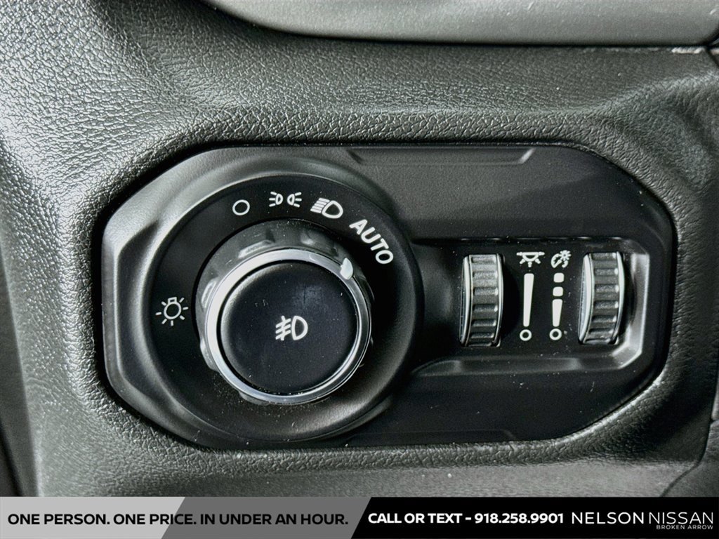 Used 2022 Jeep Wrangler Unlimited Sahara w/ Dual Top Group AWD/4WD image 10
