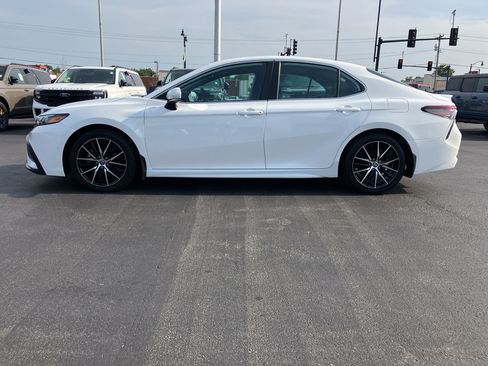 Used 2023 Toyota Camry SE w/ Cold Weather Package AWD/4WD image 3