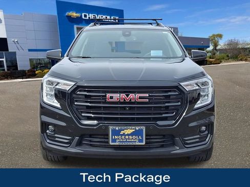 Used 2023 GMC Terrain SLT w/ Infotainment Package II image 3
