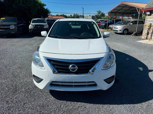 Used 2018 Nissan Versa SV FWD image 2