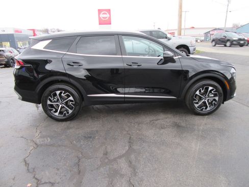 Used 2025 Kia Sportage EX image 12