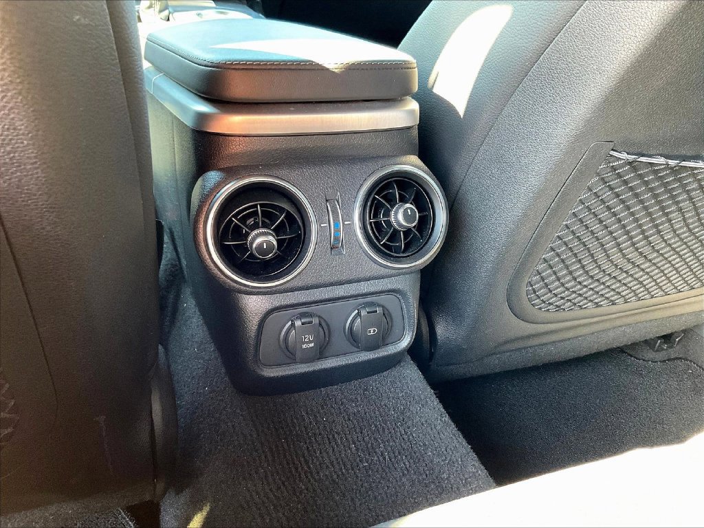 Used 2019 Kia Stinger GT1 RWD image 13