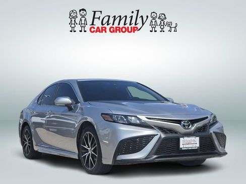 Used 2024 Toyota Camry SE w/ Convenience Package FWD image 2