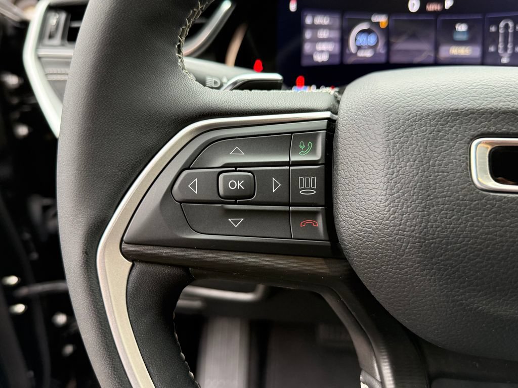 Used 2023 Jeep Grand Cherokee L Altitude AWD/4WD image 24