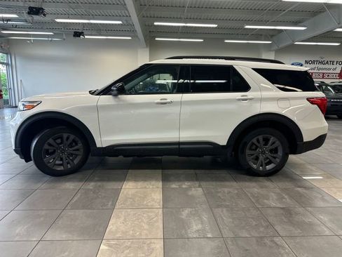 Used 2023 Ford Explorer XLT w/ Equipment Group 202A AWD/4WD image 12