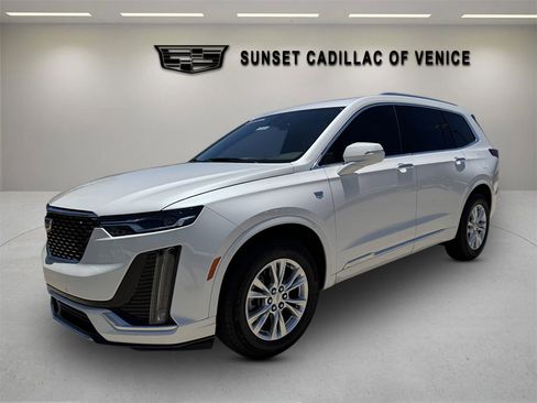 New 2025 Cadillac XT6 Luxury image 6