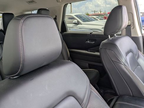 Certified 2023 Nissan Pathfinder SL w/ SL Premium Package FWD image 16