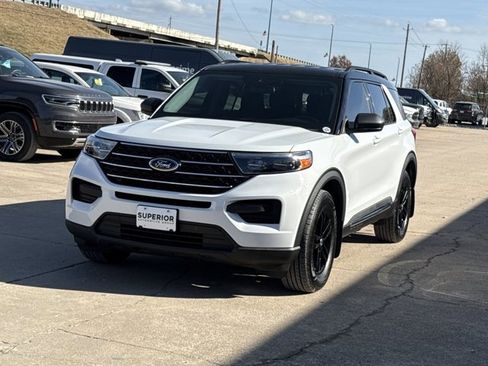 Used 2021 Ford Explorer XLT image 16