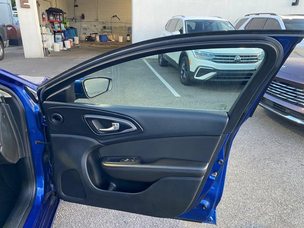 Used 2015 Chrysler 200 Limited w/ Convenience Group FWD image 16