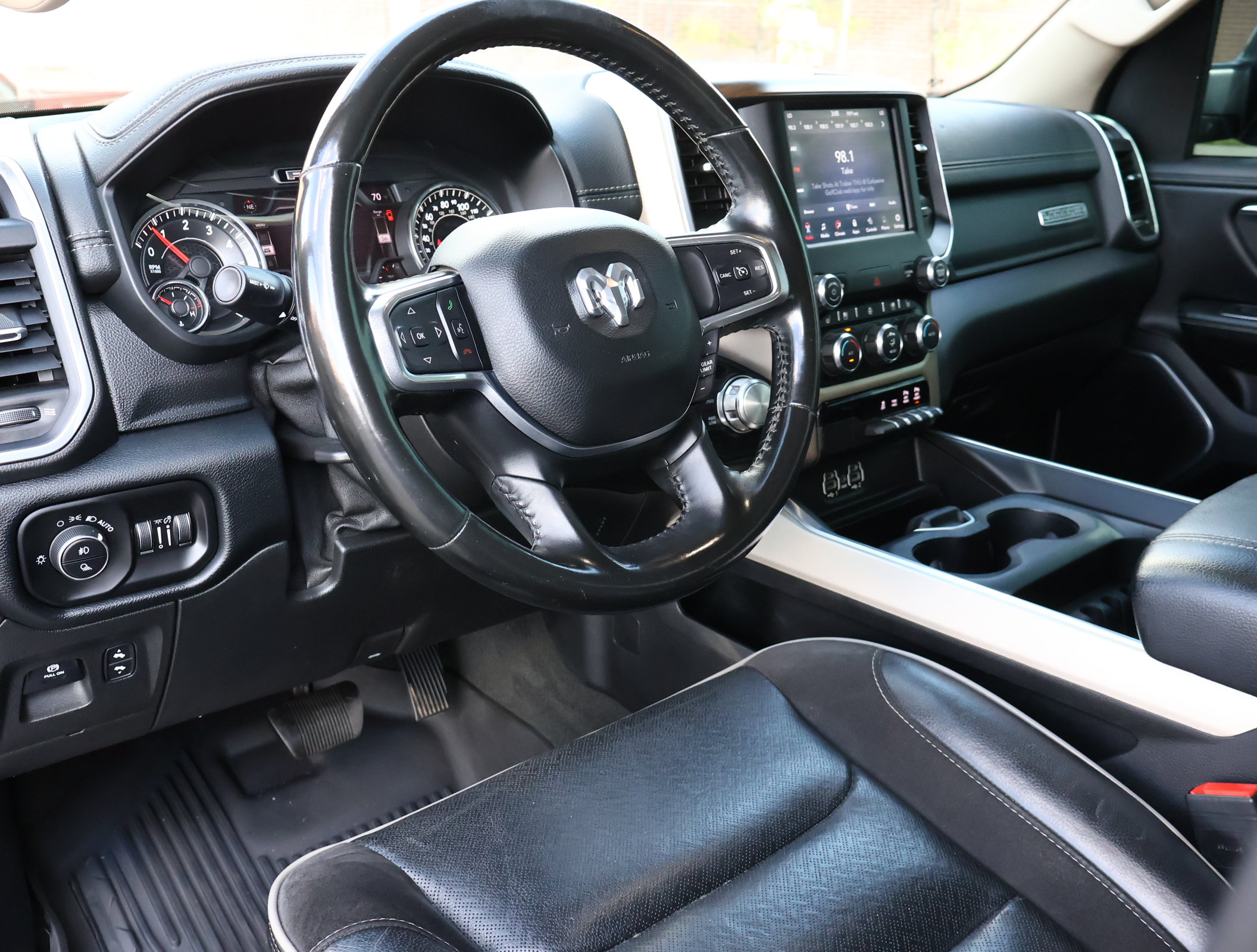 Used 2021 RAM 1500 Laramie AWD/4WD image 2