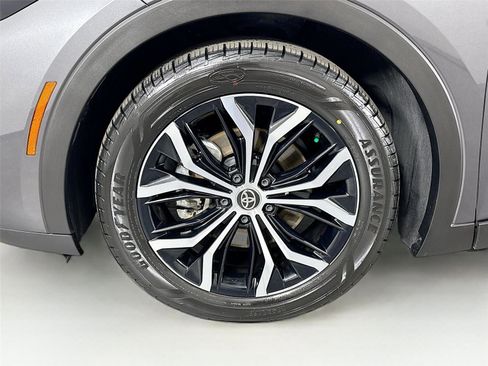 Used 2024 Toyota Crown Limited image 12