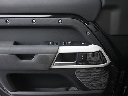 Used 2021 Land Rover Defender 110 SE image 12