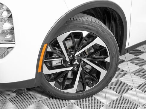 Used 2022 Mitsubishi Outlander SE image 31