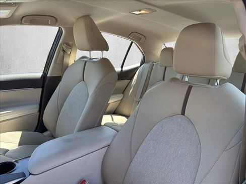 Used 2018 Toyota Camry LE FWD image 13