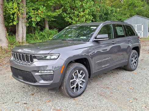 New 2025 Jeep Grand Cherokee Limited image 2