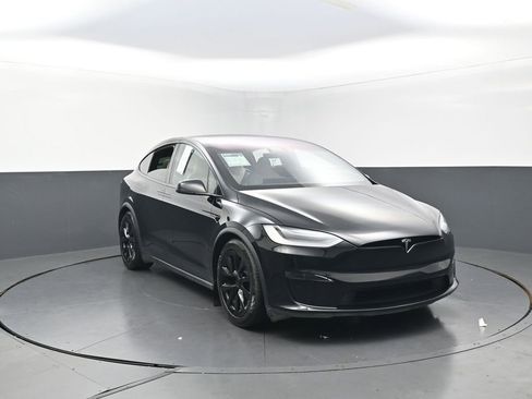 Used 2022 Tesla Model X image 2