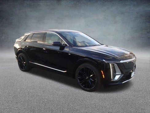 New 2025 Cadillac Lyriq Luxury w/ LPO, Bronce Accent Package image 3