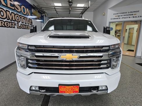 Used 2022 Chevrolet Silverado 2500 High Country w/ Z71 Off-Road Package image 2