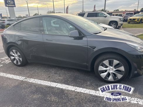 Used 2024 Tesla Model Y Long Range image 1