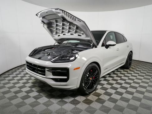 New 2026 Porsche Cayenne GTS AWD/4WD image 36